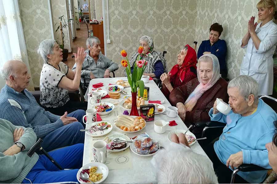 уход за пожилыми людьми в домах престарелых