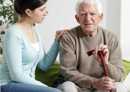 Уход за престарелыми людьми старше 80 лет на дому