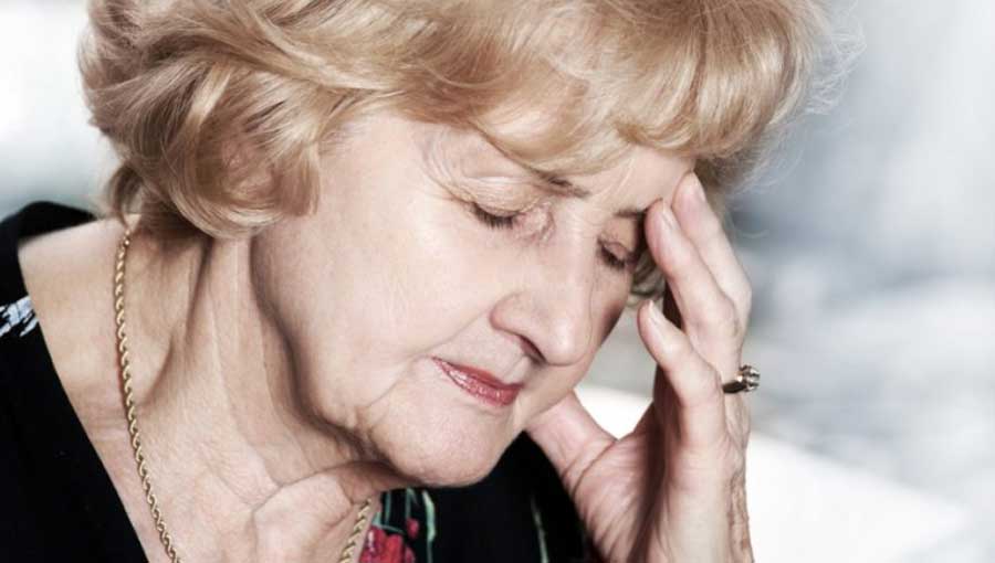 Деменция у пожилых людей: симптомы, стадии заболевания; лечение и профилактика